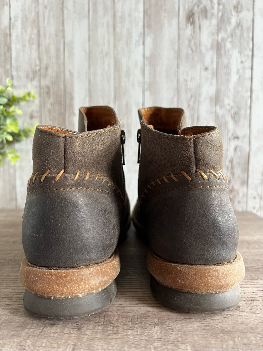 Born Tamar Women's Gray Brown Leather Zip Ankle Boots Size 8.5 - Picture 4 of 7